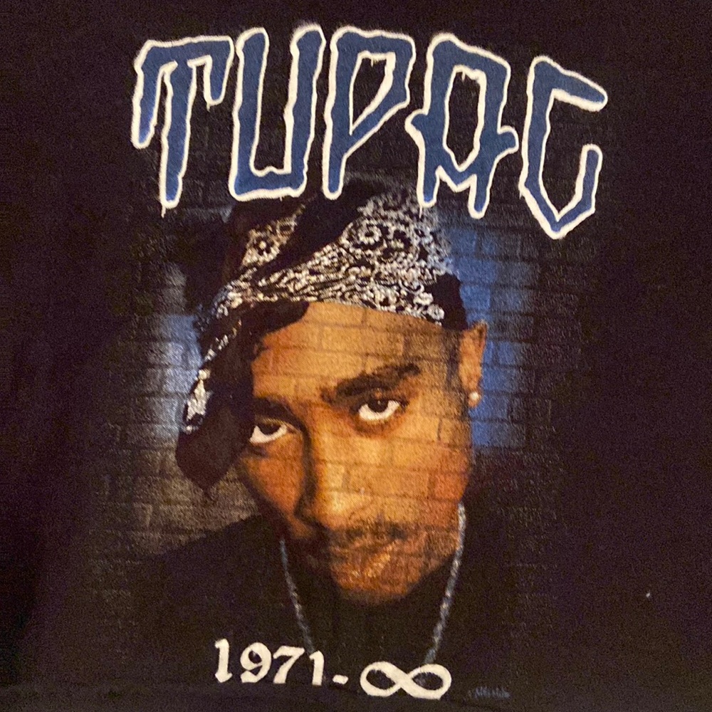 Boohoo black short sleeve Tupac crop top